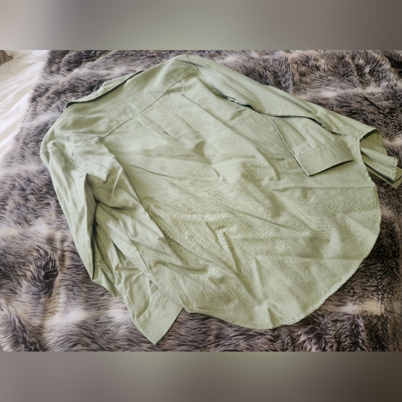 Abibelle green shirt - Picture 3 of 4